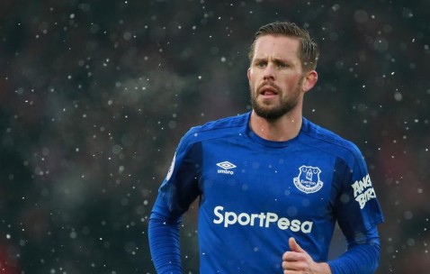 爱游戏-Rookie回归赛场，关键助攻首场状态亮眼，C9观众沸腾！