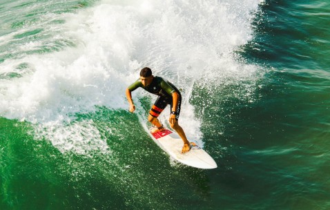 爱游戏-Doinb在TES比赛中势不可挡，逆转引发热议！