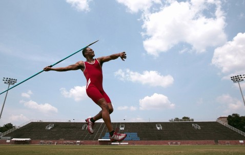爱游戏APP-爱德华兹复出首秀出彩，皇家马德里主场大胜菲尼克斯太阳，豪取9连胜