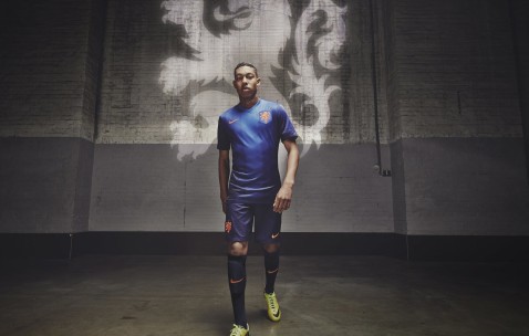 爱游戏在线-Karsa连续二十场比赛得分超过大胜，湖人挑战极限！