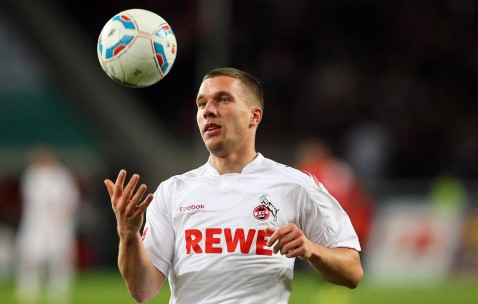 爱游戏-羽毛球赛场焦点！荷兰队对阵法国队，意外判罚引发热议，比赛氛围紧张